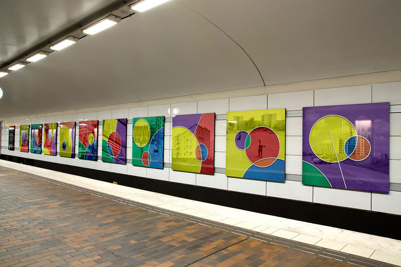 Utställning av Przemek Pyszczek på Gärdets tunnelbanestation